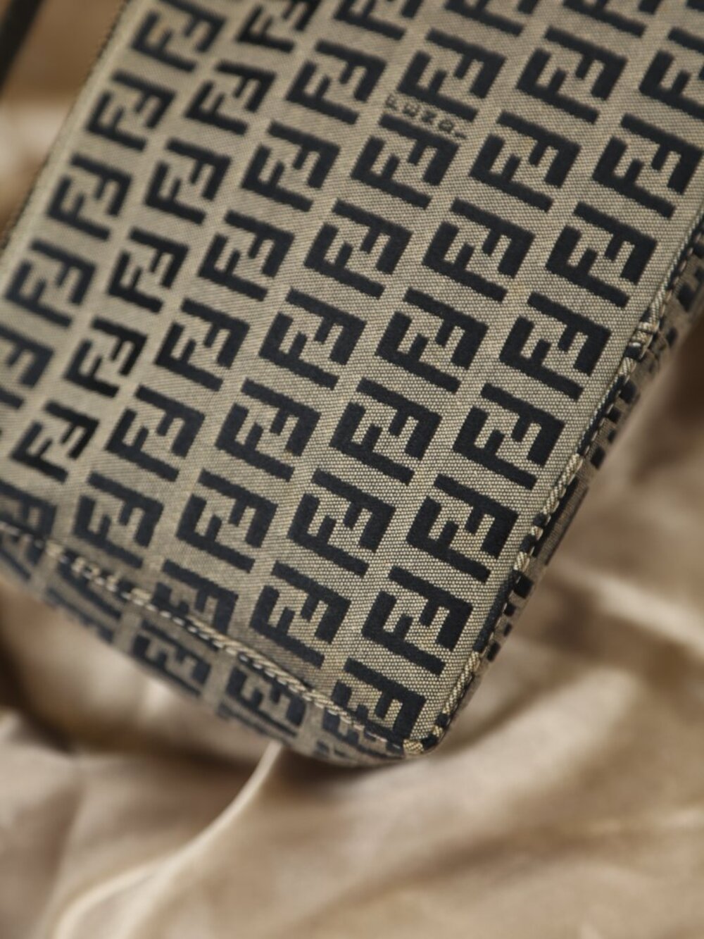 Rare FENDI Zucchino Pochette - Picture 4 of 13